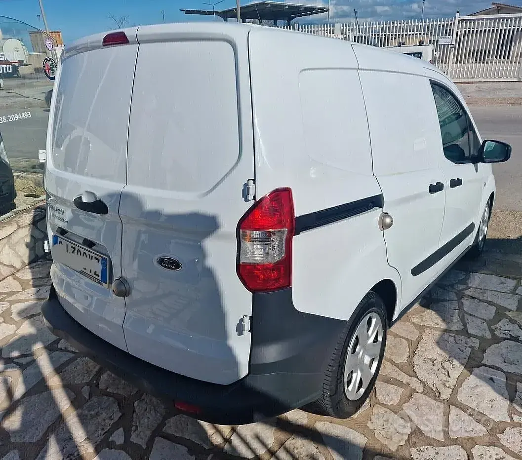 Usata Ford Transit Courier 75 CV (55 kW) 2022 Bianco Furgone