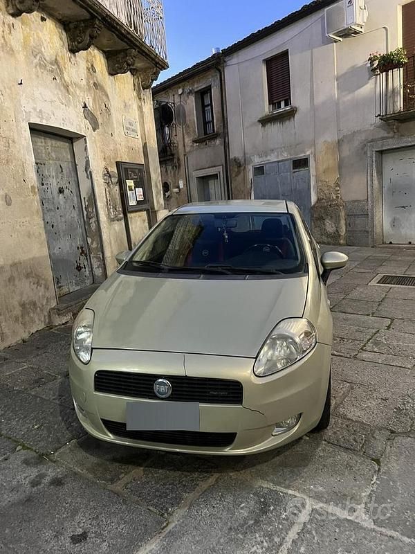 Usata Fiat Grande Punto 75 CV (55 kW) 2007 Utilitaria