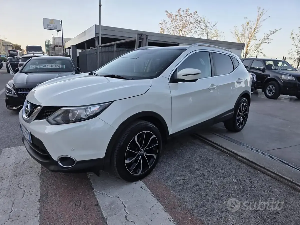 Usata Nissan Qashqai Tekna 110 CV (80 kW) 2016 Bianco SUV