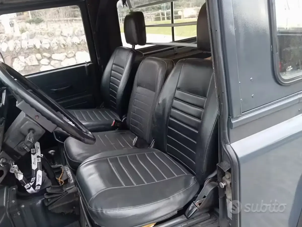 Usata Land Rover Defender 68 CV (50 kW) 1986 Grigio SUV