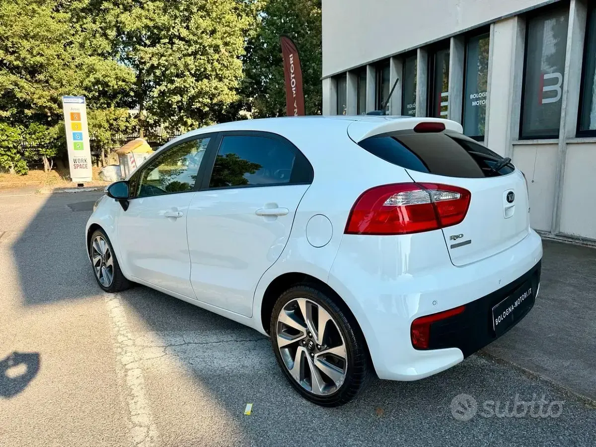 Usata Kia Rio 75 CV (55 kW) 2016 Bianco Utilitaria