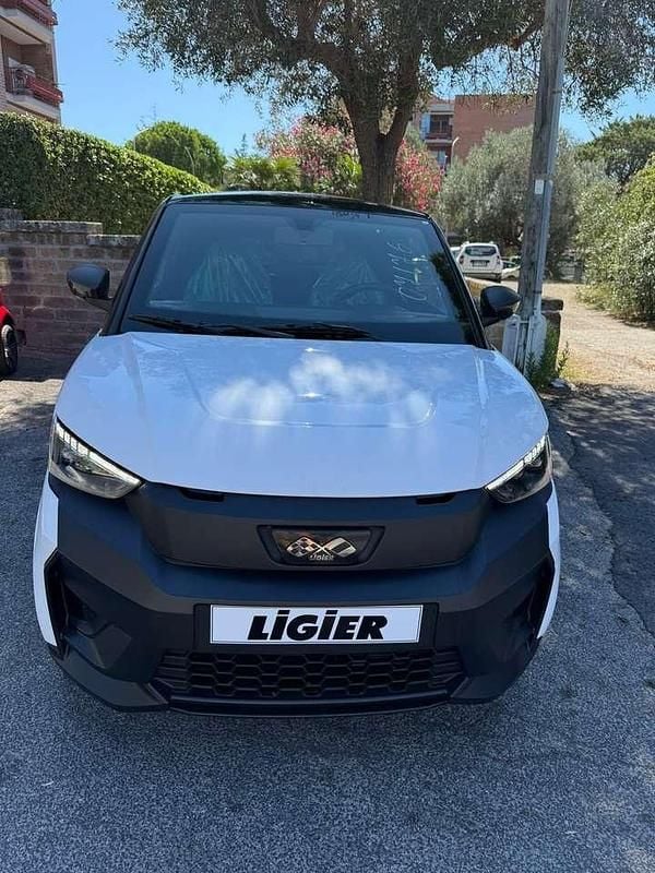 Nuova Ligier JS50 2025 Bianco Utilitaria