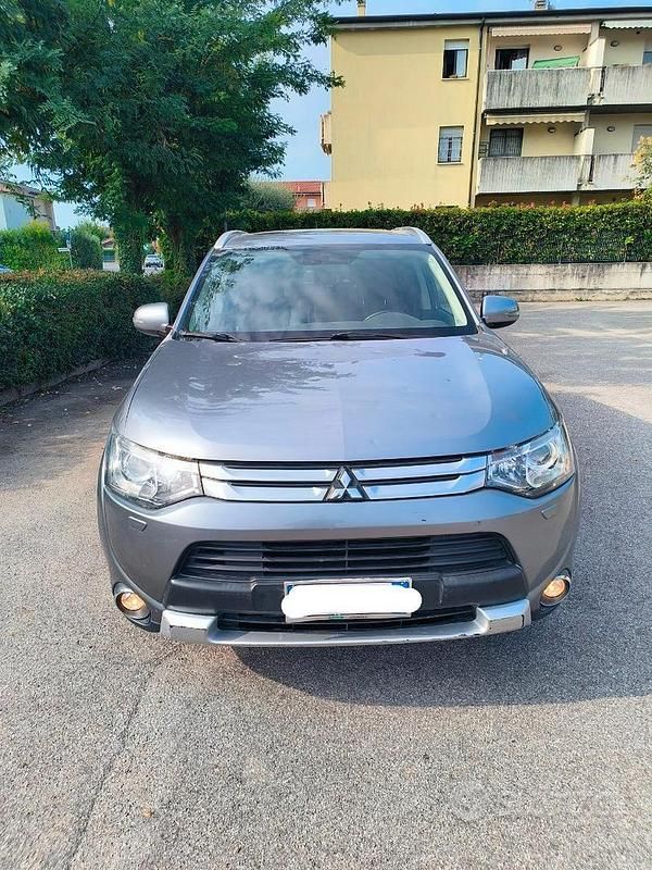 Usata Mitsubishi Outlander 177 CV (130 kW) 2014 Grigio SUV