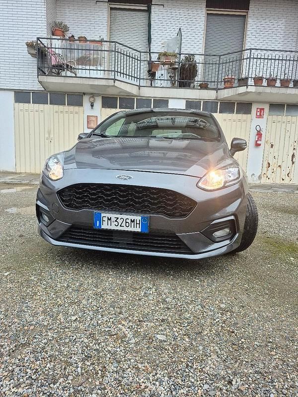 Usata Ford Fiesta ST-Line 86 CV (63 kW) 2018 Grigio Utilitaria