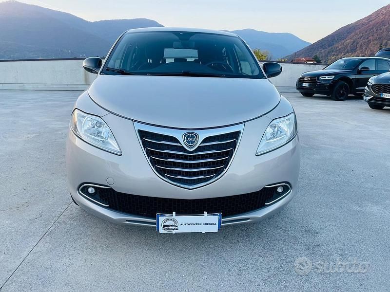 Usata Lancia Ypsilon Silver 69 CV (50 kW) 2014 Grigio Utilitaria