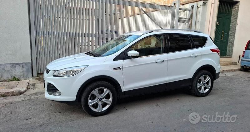 Usata Ford Kuga Titanium 120 CV (88 kW) 2016 Bianco SUV