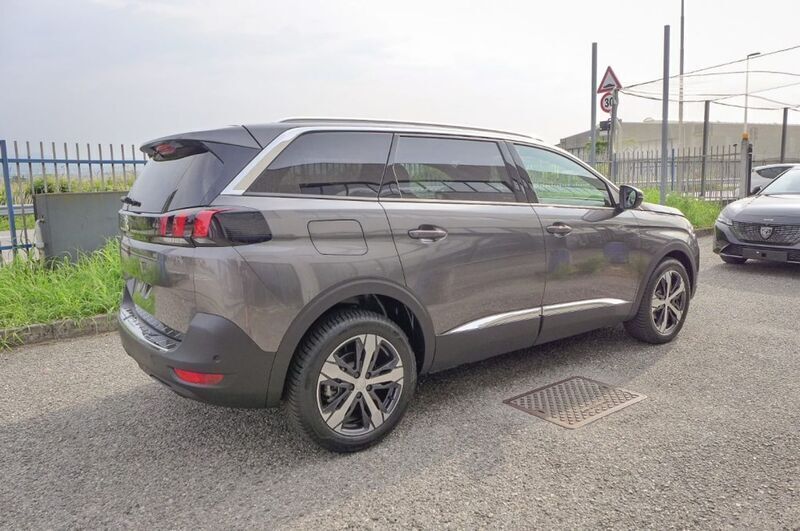 Usata Peugeot 5008 Allure 131 CV (96 kW) 2023 Grigio Monovolume