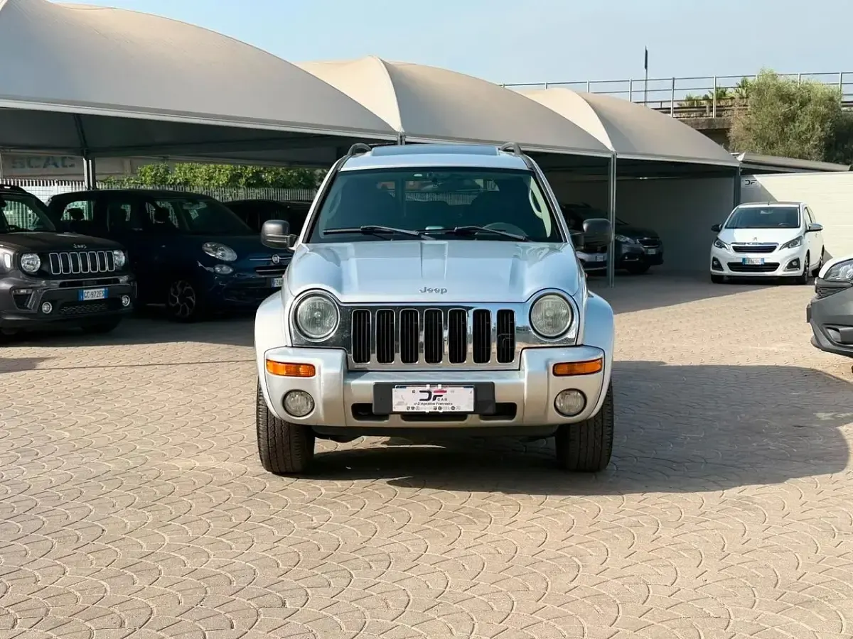Usata Jeep Cherokee Limited 142 CV (104 kW) 2004 Grigio SUV