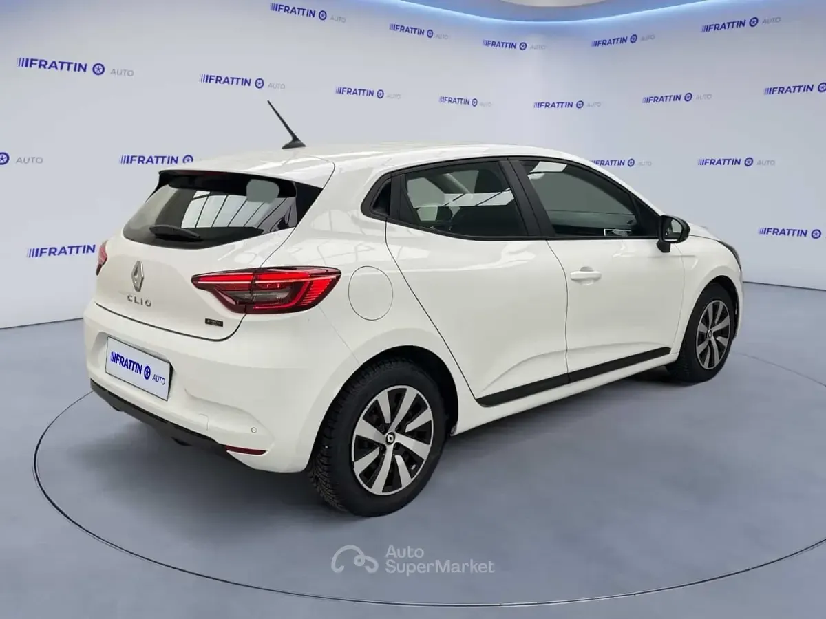 Gebraucht Renault Clio V Equilibre 91 PS (66 kW) 2023 Weiß Limousine