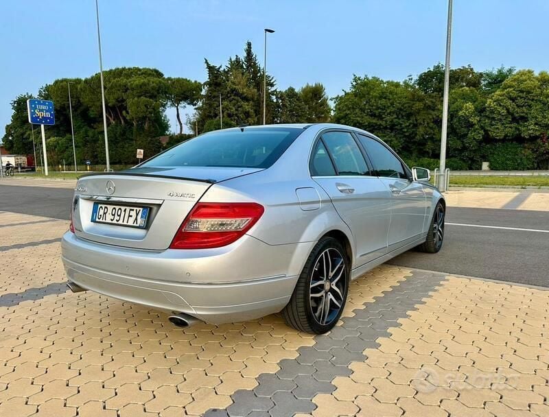 Usata Mercedes C320 224 CV (164 kW) 2008 Grigio Berlina