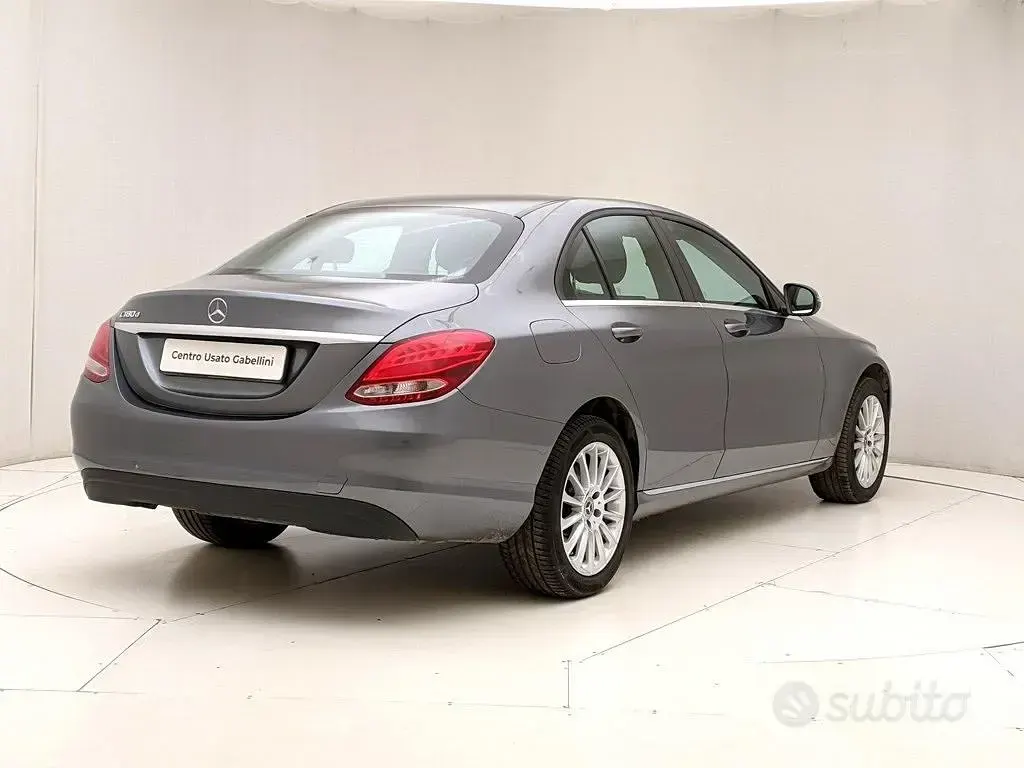 Usata Mercedes C180 Executive 122 CV (89 kW) 2021 Non disponibile Berlina