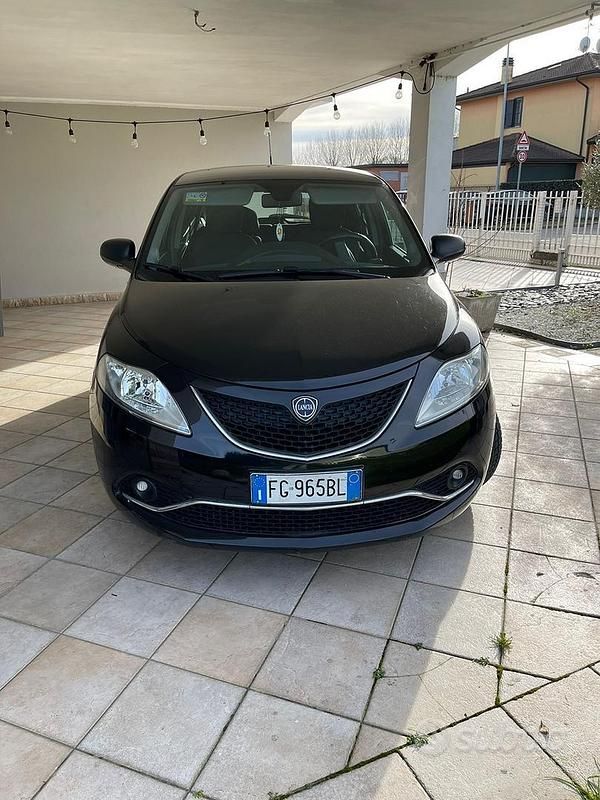 Usata Lancia Ypsilon Silver 69 CV (50 kW) 2017 Utilitaria