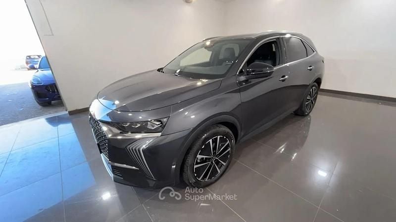 Grigio platinum met. Usata 2024 DS Automobiles DS7 Crossback Rivoli SUV | 27.990 € (Ottimo prezzo) - Immagine 1/4