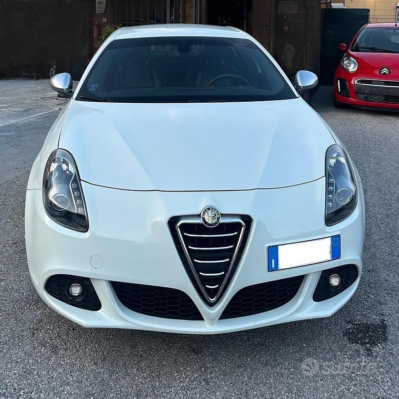 Bianco Usata 2010 Alfa Romeo Giulietta Distinctive Due volumi | 6900 € (Buon prezzo) - Immagine 1/4