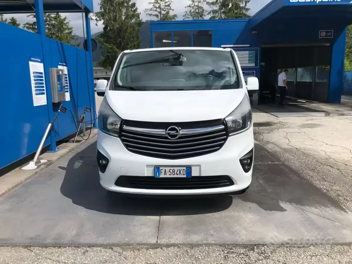 Usata Opel Vivaro 140 CV (102 kW) 2015 Bianco Monovolume