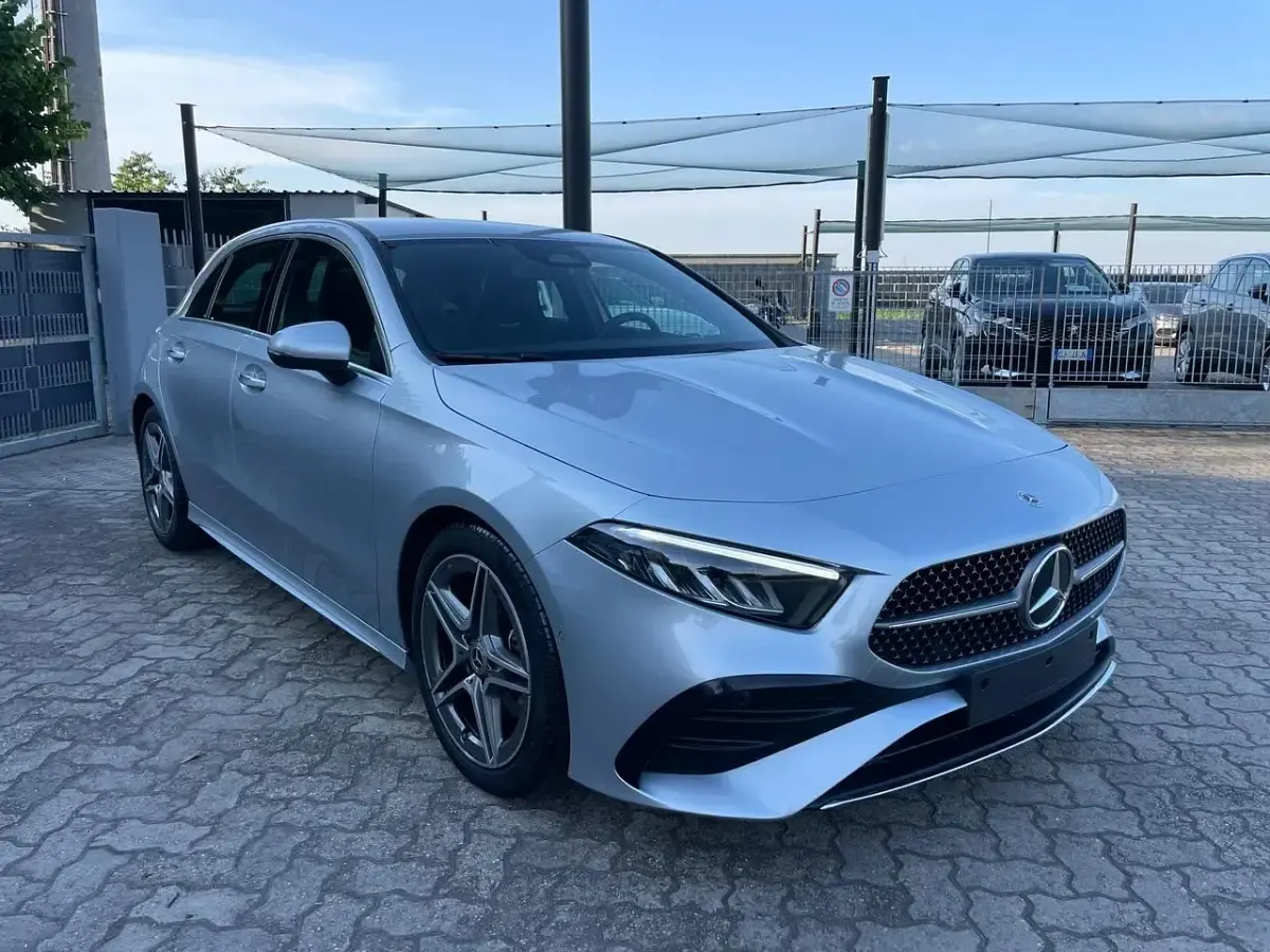Usata Mercedes A180 AMG Line Premium Plus 136 CV (100 kW) 2025 Argento Berlina