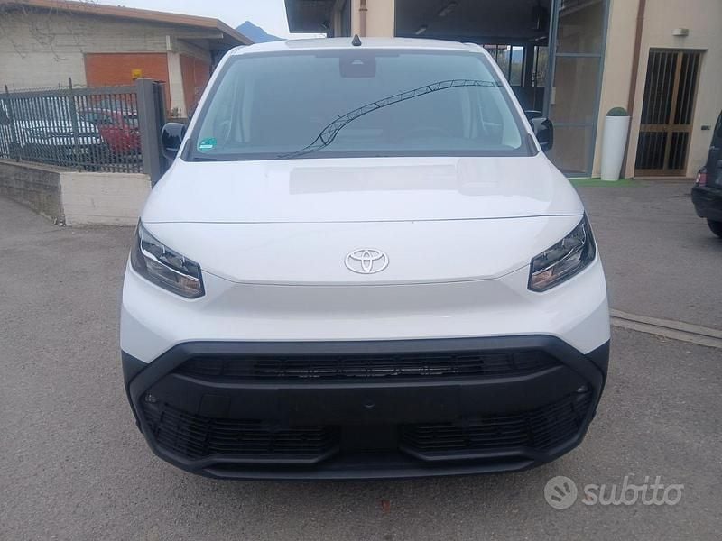 Usata Toyota Proace City City 101 CV (74 kW) 2024 Bianco Monovolume
