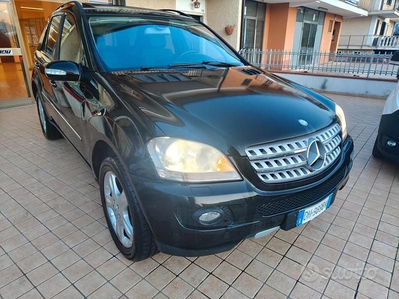Usata Mercedes ML320 224 CV (164 kW) 2007 Nero SUV