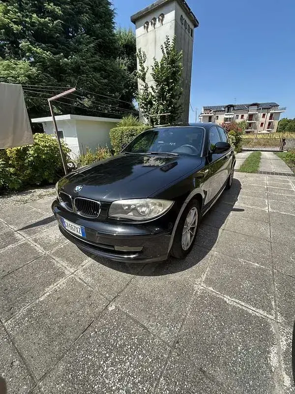 Usata BMW 116 116 CV (85 kW) 2010 Nero Utilitaria