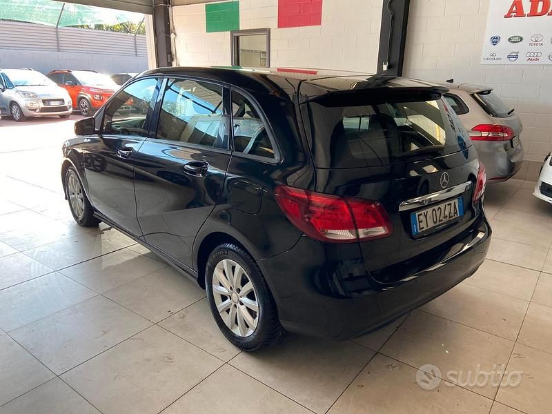 Usata Mercedes B180 109 CV (80 kW) 2015 Nero Utilitaria