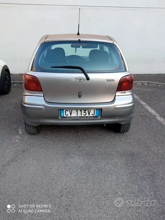 Usata Toyota Yaris 75 CV (55 kW) 2005 Grigio Berlina