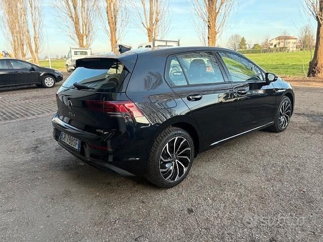 Usata VW Golf VIII Life 110 CV (80 kW) 2023 Nero Berlina