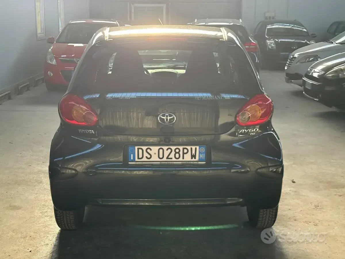 Usata Toyota Aygo 68 CV (50 kW) 2009 Nero Utilitaria