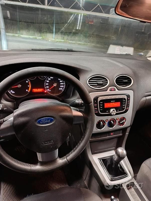 Usata Ford Focus Style 100 CV (73 kW) 2007 Grigio Station wagon