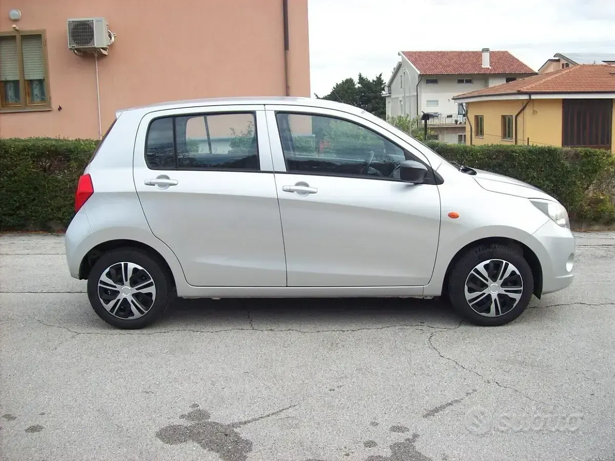 Usata Suzuki Celerio 68 CV (50 kW) 2017 Grigio Utilitaria