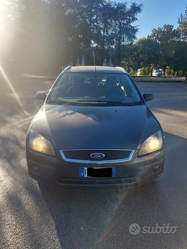 Grigio Usata 2005 Ford Focus Station wagon | 1400 € (Ottimo prezzo) - Immagine 1/4