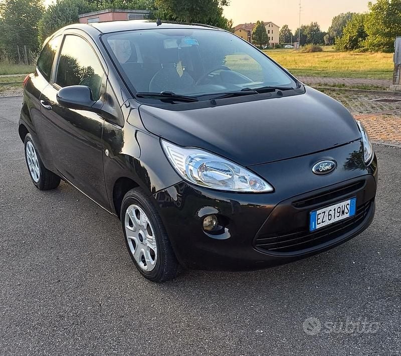 Nero Usata 2015 Ford Ka Berlina | 5000 € (Buon prezzo) - Immagine 1/4