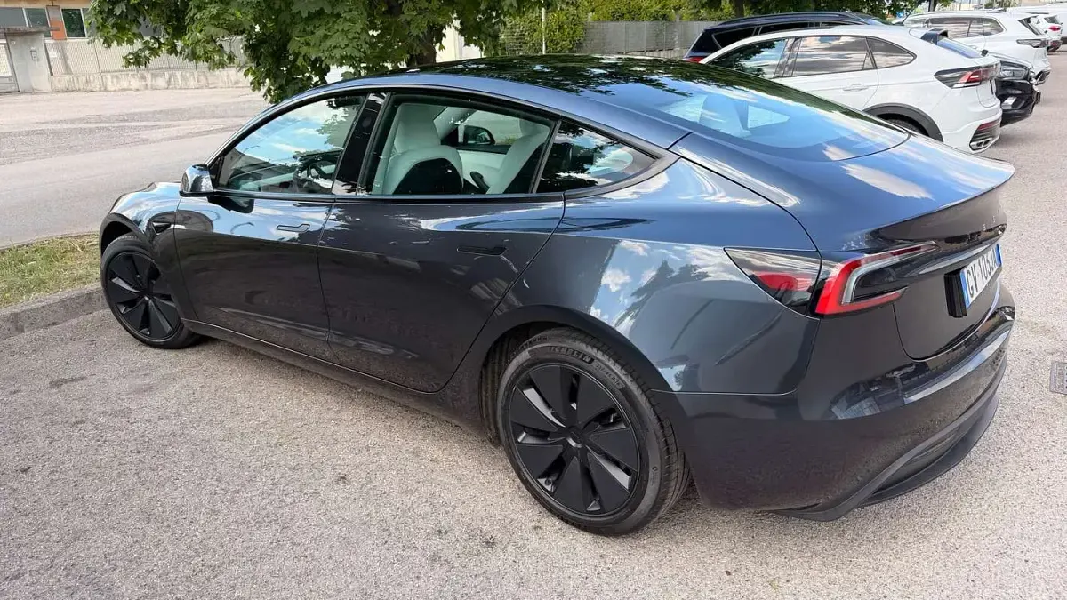 Usata Tesla Model 3 Long Range AWD 366 kW (498 CV) 2024 Grigio Berlina