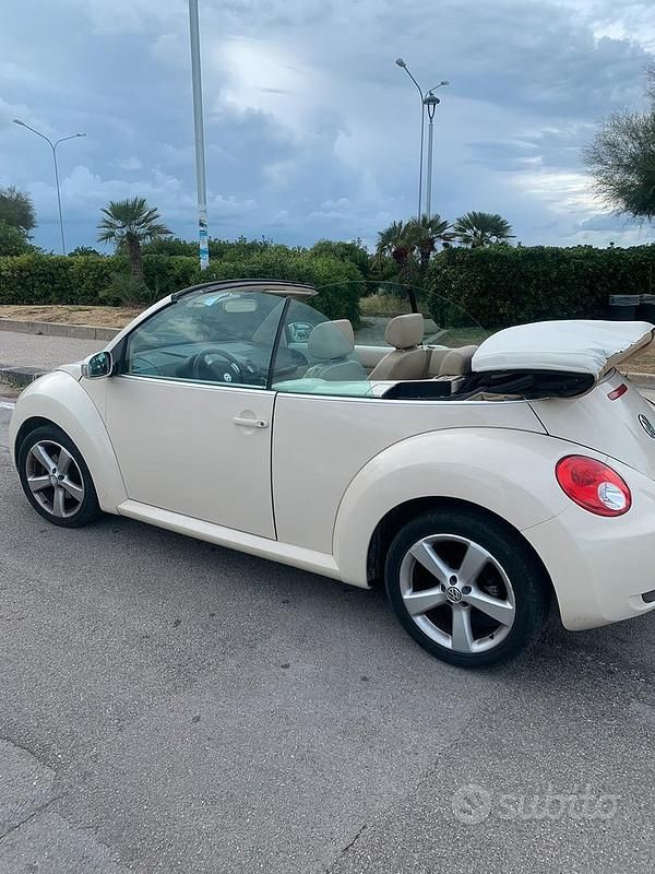 Usata VW New Beetle 116 CV (85 kW) 2009 Bianco Utilitaria