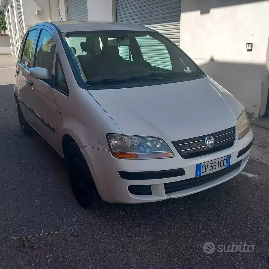 Usata Fiat Idea 95 CV (69 kW) 2004 Bianco Monovolume