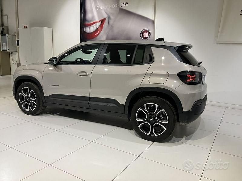 Usata Jeep Avenger Summit 101 CV (74 kW) 2025 Beige SUV