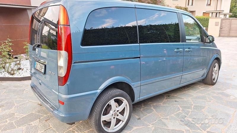 Usata Mercedes Viano 2009 Blu Monovolume