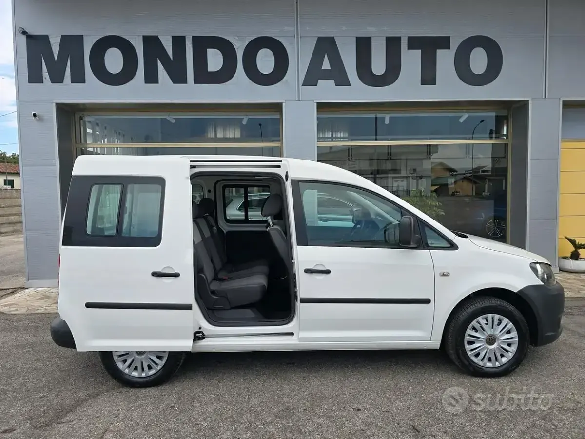 Usata VW Caddy Trendline 75 CV (55 kW) 2011 Bianco Monovolume