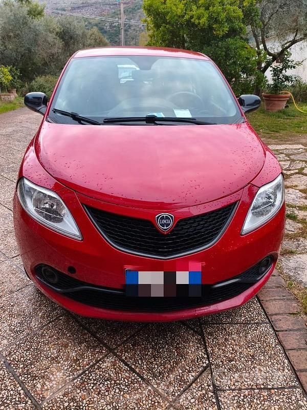 Usata Lancia Ypsilon 84 CV (61 kW) 2020 Rosso Utilitaria