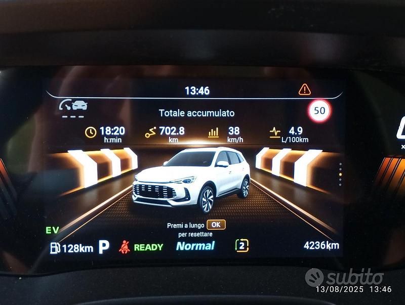 Usata MG ZS Luxury 99 CV (72 kW) 2025 Rosso Berlina