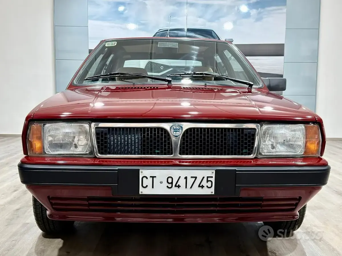 Usata Lancia Delta 75 CV (55 kW) 1990 Rosso Utilitaria