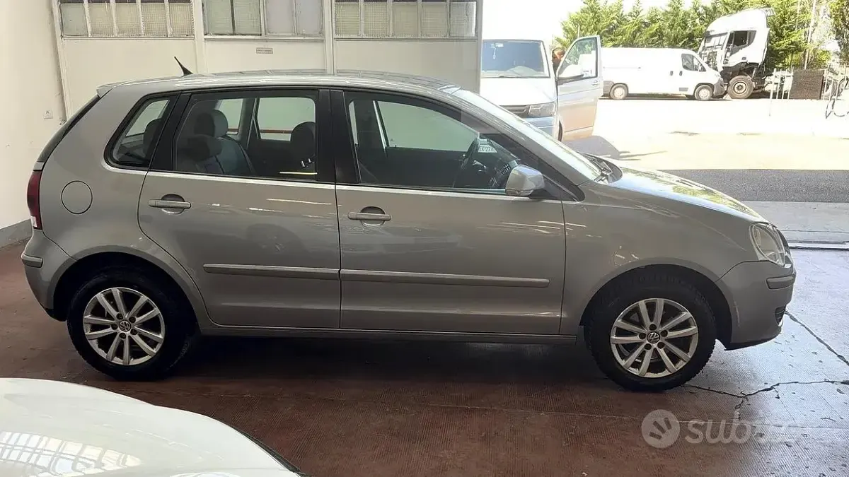 Usata VW Polo Comfortline 69 CV (50 kW) 2009 Grigio Utilitaria