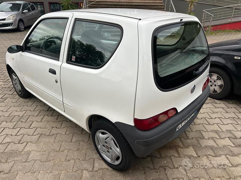 Usata Fiat 600 54 CV (39 kW) 2005 Bianco Berlina