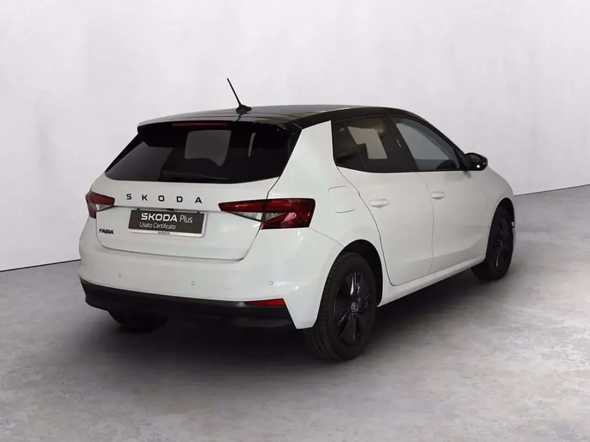 Usata Skoda Fabia 95 CV (69 kW) 2025 Bianco luna metallizzato nero Utilitaria