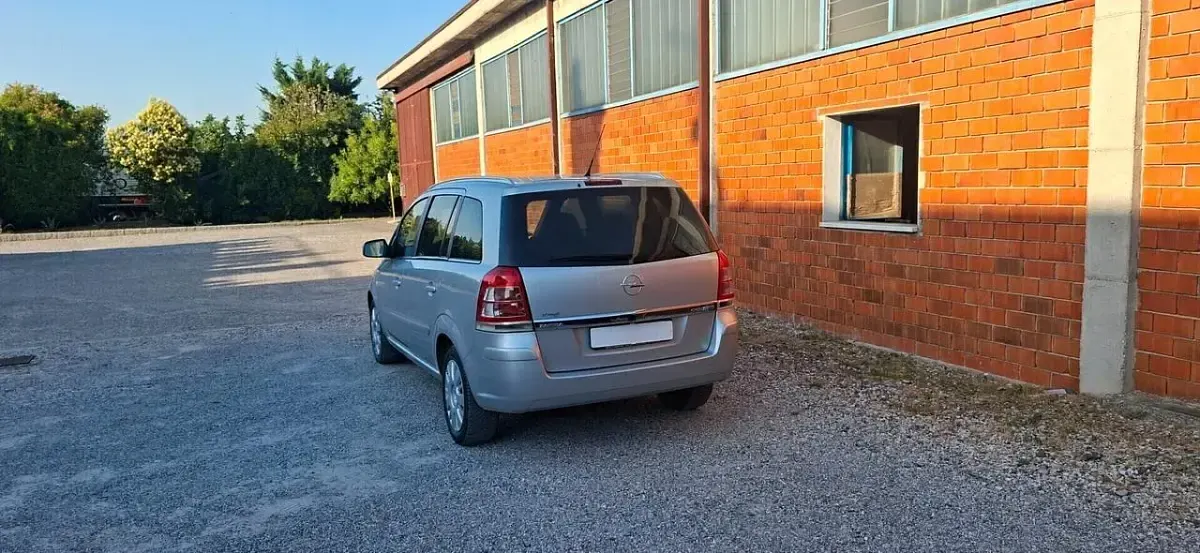 Usata Opel Zafira Cosmo 150 CV (110 kW) 2012 Grigio Monovolume