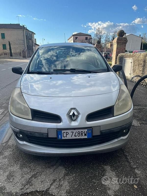 Usata Renault Clio II 2005 Grigio Berlina