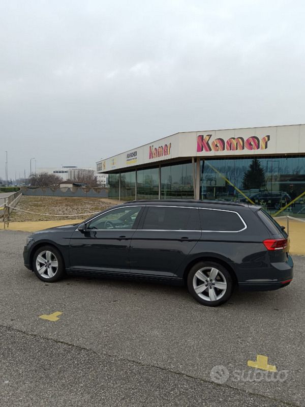 Usata VW Passat 150 CV (110 kW) 2021 Grigio Station wagon