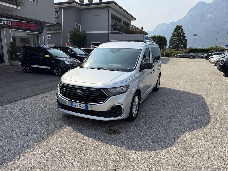 Usata Ford Tourneo 122 CV (89 kW) 2025 Grigio Monovolume