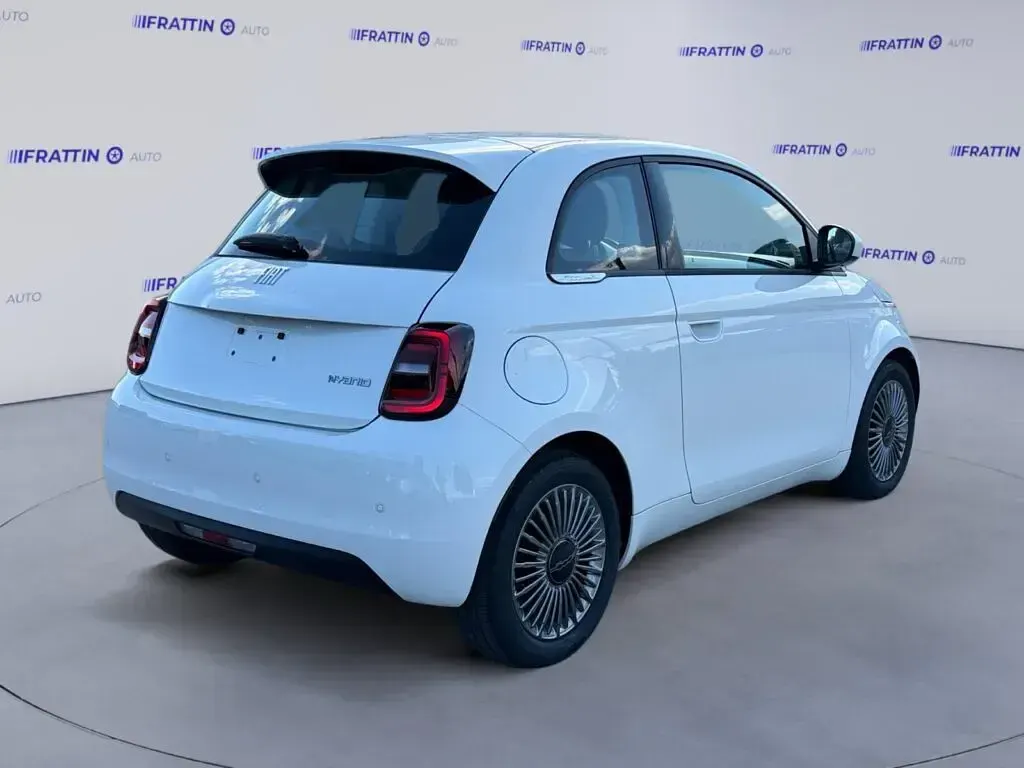 Nuova Fiat 500 65 CV (47 kW) 2026 Ice white [268]  pastello Berlina