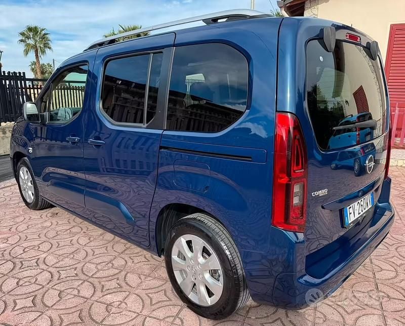 Usata Opel Combo 110 CV (80 kW) 2019 Blu Monovolume