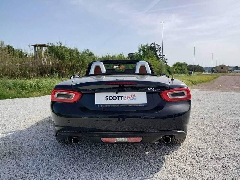 Usata Fiat 124 Spider Lusso 140 CV (102 kW) 2018 Nero Cabrio